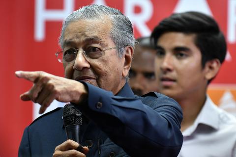 Malaysia's newly elected Prime Minister Mahathir Mohamad attends a news conference in Menara Yayasan Selangor, Pataling Jaya, Malaysia, May 12, 2018. PHOTO BY REUTERS/Stringer