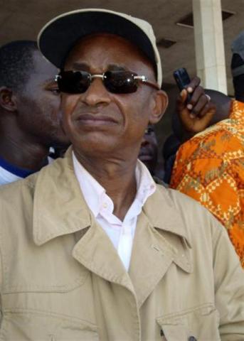 Main opposition figure Cellou Dalein Diallo (L)