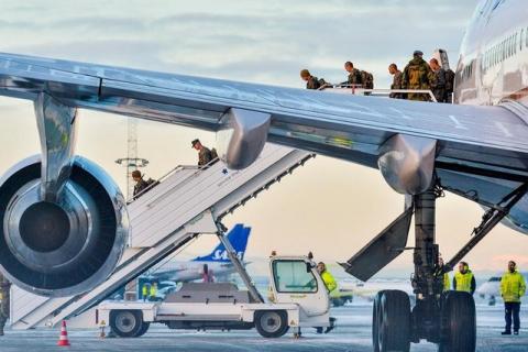 A Boeing 747 with some 300 U.S. Marines, who are to attend a six-month training to learn about winter warfare, lands in Stjordal, Norway, January 16, 2017. PHOTO BY REUTERS/NTB Scanpix/Ned Alley