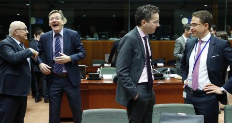 French Finance Minister Michel Sapin (L-R) talks to his Belgian counterpart Johan Van Overtveldt next to Dutch Finance Minister and Eurogroup chairman Jeroen Dijsselbloem and European Commissioner for Jobs, Growth, Investment and Competitiveness Jyrki Katainen during a European Union finance ministers meeting in Brussels, February 17, 2015. PHOTO BY REUTERS/Francois Lenoir