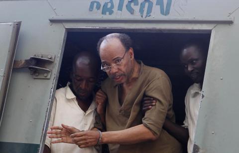 Former U.S. congressman Mel Reynolds (C) arrives at the Harare Magistrates court
