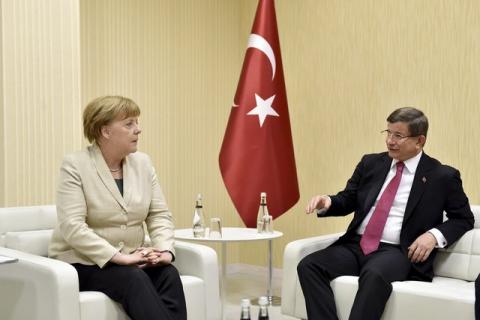 Turkish Prime Minister Ahmet Davutoglu meets with German Chancellor Angela Merkel upon her arrival at Gaziantep airport, April 23, 2016. PHOTO BY REUTERS/Steffen Kugler