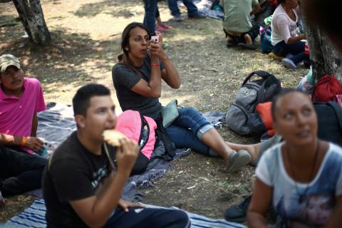 Central American migrants, moving in a caravan through Mexico toward the U.S. border, rest and eat at a shelter set up for them by the Catholic church, in Puebla, Mexico, April 6, 2018. PHOTO BY REUTERS/Edgard Garrido