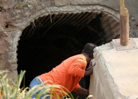 A miner looks into an entrance of Johannesburg's oldest gold mine in Langlaagte, South Africa, September 13, 2016. PHOTO BY REUTERS/Siphiwe Sibeko