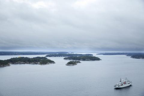 A Swedish minesweeper patrols the waters of the Stockholm archipelago, October 19, 2014. PHOTO BY REUTERS/Marko Saavala