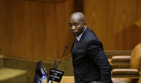 Leader of the Democratic Alliance Mmusi Maimane walks ahead of President Jacob Zuma's State of the Nation Address (SONA) to a joint sitting of the National Assembly and the National Council of Provinces in Cape Town, South Africa, February 9, 2017. PHOTO BY REUTERS/Sumaya Hisham