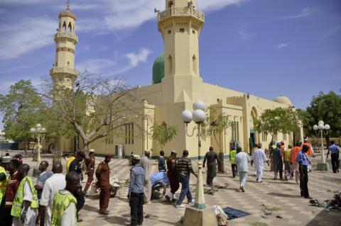 Security and emergency agency staff investigate the Kano Central Mosque bombing scene in Kano, November 29, 2014. PHOTO BY REUTERS/Stringer