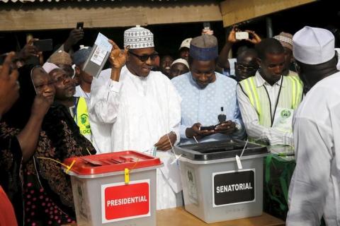 All Progressives Congresses presidential candidate and Nigeria's former military ruler Muhammadu Buhari (C) casts his vote in Daura, March 28, 2015. PHOTO BY REUTERS/Akintunde Akinleye