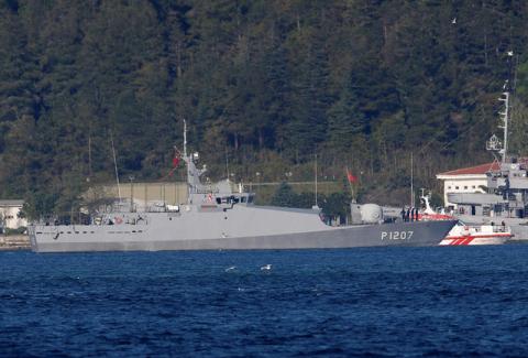 Turkish Navy's patrol boat TCG Tekirdag arrives at the Bosphorus Command headquarters following a resque operation in the Black Sea, in Istanbul, Turkey, April 27, 2017. PHOTO BY REUTERS/Murad Sezer