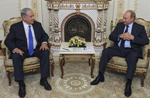 Russian President Vladimir Putin (R) meets with Israeli Prime Minister Benjamin Netanyahu at the Novo-Ogaryovo state residence outside Moscow, Russia, September 21, 2015. PHOTO BY REUTERS/Mikhail Klimentyev