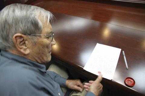 U.S. citizen Merrill E. Newman puts his thumbprint on a piece of paper, after being taken into custody by North Korea, after entering North Korea as a tourist