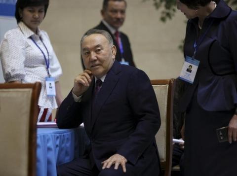 Kazakhstan's President Nursultan Nazarbayev visits a polling station during a snap parliamentary election in Astana, Kazakhstan, March 20, 2016. PHOTO BY REUTERS/Mukhtar Kholdorbekov