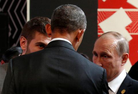 U.S. President Barack Obama talks with Russian President Vladimir Putin at the APEC Economic Leaders’ Meeting in Lima, Peru, November 20, 2016. PHOTO BY REUTERS/Kevin Lamarque