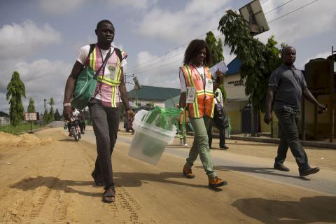 Officials of the Independent National Electoral Commission move electoral materials to the polling booths in Otuoke, Bayelsa State, March 28, 2015. PHOTO BY REUTERS/Afolabi Sotunde