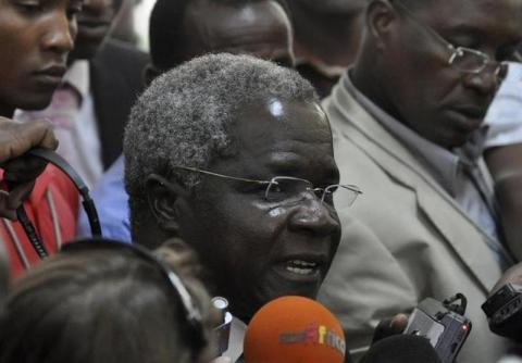 Opposition RENAMO leader Afonso Dhlakama addresses journalists after voting in Mozambique's Presidential, Parliamentary and Provincial Elections