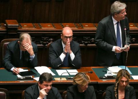 Newly appointed Italian Prime Minister Paolo Gentiloni talks before a confidence vote at the parliament in Rome, Italy, December 13, 2016. PHOTO BY REUTERS/Alessandro Bianchi