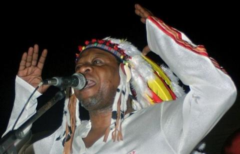 Congo's most famous musician Papa Wemba, gives his first concert in Kinshasa, June 26, 2004. PHOTO BY REUTERS/David Lewis