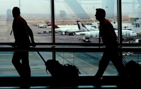 A flight crew walks through Denver International Airport in Denver, Colorado, U.S., November 3, 2017. PHOTO BY REUTERS/Rick Wilking