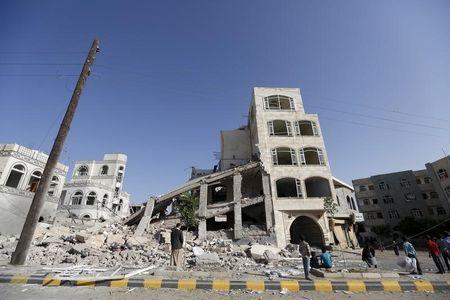 People look at the house of Brigadier Khaled al-Anduli, an army commander loyal to the Houthi movement, after it was hit by Saudi-led air strikes in Yemen's capital Sanaa, September 8, 2015. PHOTO BY REUTERS/Khaled Abdullah