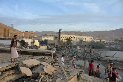 People inspect damage at a site hit by Saudi-led air strikes in the al Qaeda-held port of Mukalla city in southern Yemen, April 24, 2016. PHOTO BY REUTERS/Stringer