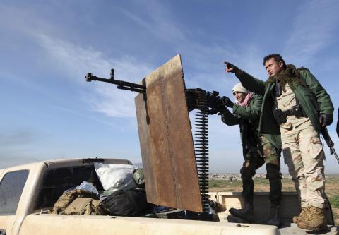 Kurdish Peshmerga fighters keep watch during the battle with Islamic State militants on the outskirts of Mosul, January 21, 2015. PHOTO BY REUTERS/Azad Lashkari