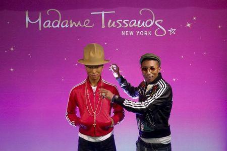 Musician Pharrell Williams poses next to his wax double at Madame Tussauds in New York, April 1, 2015. PHOTO BY REUTERS/Eduardo Munoz