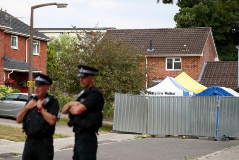 Police officers stand on duty outside Sergei Skripal's home in Salisbury, Britain, July 19, 2018. PHOTO BY REUTERS/Hannah McKay