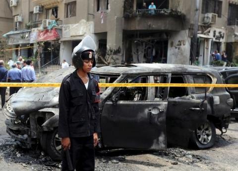 Policemen investigate the site of a car bomb attack on the convoy of Egyptian public prosecutor Hisham Barakat near his house at Heliopolis district in Cairo, Egypt, June 29, 2015. PHOTO BY REUTERS/Mohamed Abd El Ghany
