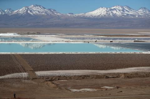  Brine pools from a lithium mine, that belongs U.S.-based Albemarle Corp, is seen on the Atacama salt flat in the Atacama desert, Chile, August 16, 2018. PHOTO BY REUTERS/Ivan Alvarado