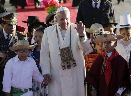 Pope Francis waves after his arrival in El Alto, Bolivia, July 8, 2015. REUTERS/David Mercado