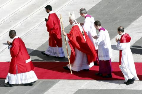 Pope Francis leaves the main altar as he leads the Palm Sunday mass at Saint Peter's Square at the Vatican, March 29, 2015. PHOTO BY REUTERS/Giampiero Sposito