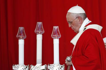 Pope Francis leads a mass for Catholic faithful in the city of Holguin, Cuba, September 21, 2015. PHOTO BY REUTERS/Tony Gentile