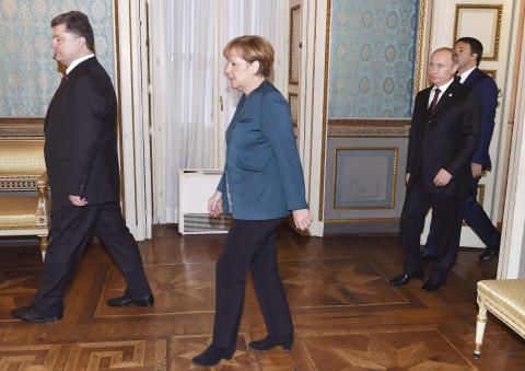 (L to R) Ukraine's President Petro Poroshenko, German Chancellor Angela Merkel, Russia's President Vladimir Putin and Italy's Prime Minister Matteo Renzi arrive for a meeting on the sidelines of a Europe-Asia summit (ASEM) in Milan