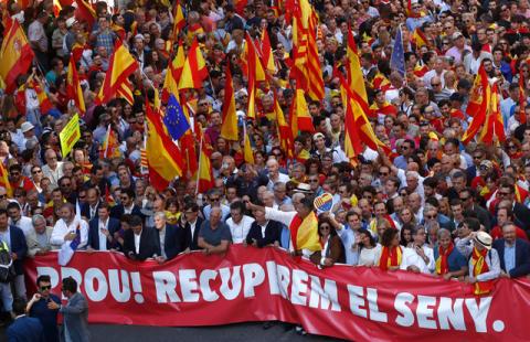 A pro-union demonstration organised by the Catalan Civil Society organisation makes its way through the streets of Barcelona, Spain, October 8, 2017. PHOTO BY REUTERS/Juan Medina