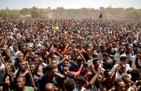Supporters of Bekele Gerba, secretary general of the Oromo Federalist Congress (OFC), chant slogans to celebrate Gerba's release from prison, in Adama, Oromia Region, Ethiopia, February 14, 2018. PHOTO BY REUTERS/Tiksa Negeri