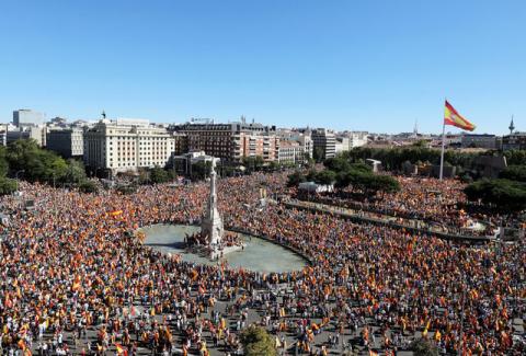 People take part in a pro-union demonstration in Madrid, Spain, October 7, 2017. PHOTO BY REUTERS/Sergio Perez