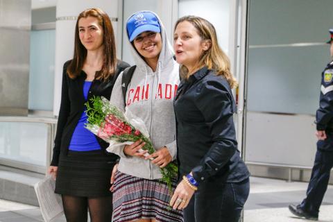 Rahaf Mohammed al-Qunun (C) accompanied by Canadian Minister of Foreign Affairs Chrystia Freeland (R), arrives at Toronto Pearson International Airport in Toronto, Ontario, Canada, January 12, 2019. PHOTO BY REUTERS/Carlos Osorio
