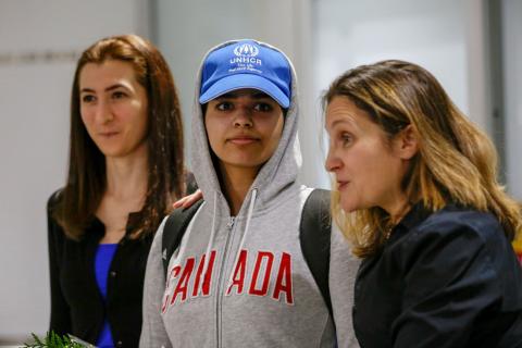 Rahaf Mohammed al-Qunun (C) accompanied by Canadian Minister of Foreign Affairs Chrystia Freeland (R) and Saba Abbas, general counsellor of COSTI refugee service agency, arrives at Toronto Pearson International Airport in Toronto, Ontario, Canada, January 12, 2019. PHOTO BY REUTERS/Carlos Osorio