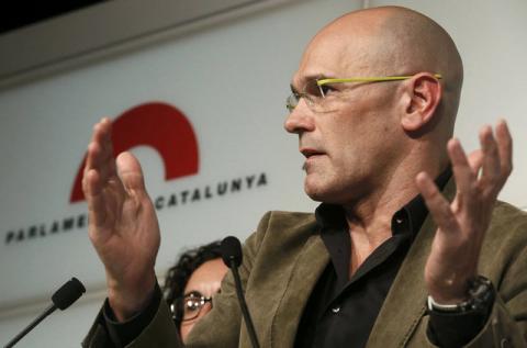 Member of the main coalition of Catalan separatist parties Junts pel Si' (Together Yes) Raul Romeva speaks during a news conference to announce a preliminary deal to form a pro-independence regional government in Barcelona, Spain, December 22, 2015. PHOTO BY REUTERS/Albert Gea