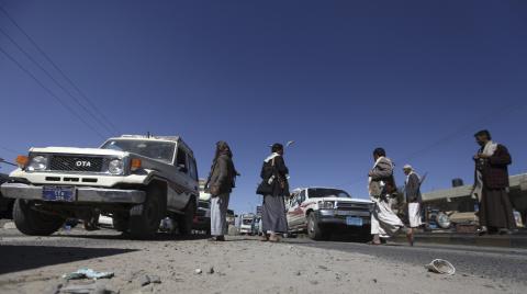 Shi'ite Houthi rebels man a checkpoint in Sanaa, December 11, 2014. PHOTO BY REUTERS/Mohamed al-Sayaghi