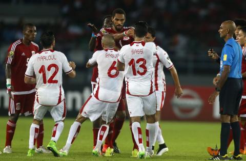 Referee Rajindraparsad Seechurn (R) looks on as players of Tunisia and Equatorial Guinea argue with each other during their quarter-final soccer match of the 2015 African Cup of Nations in Bata, January 31, 2015. PHOTO BY REUTERS/Amr Abdallah Dalsh
