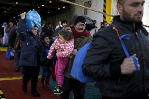 Refugees and migrants arrive aboard the passenger ferry Eleftherios Venizelos from the island of Lesbos at the port of Piraeus, near Athens, Greece, December 18, 2015. PHOTO BY REUTERS/Alkis Konstantinidis