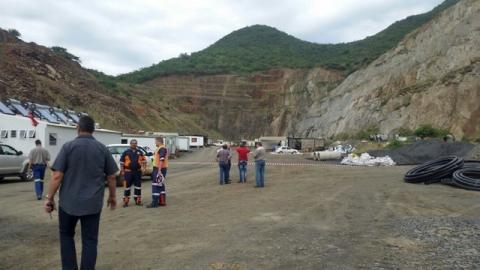 Rescue workers and vehicles stand by at the scene of the Lily mine collapse near Barberton, February 5, 2016. PHOTO BY REUTERS/Lowvelder