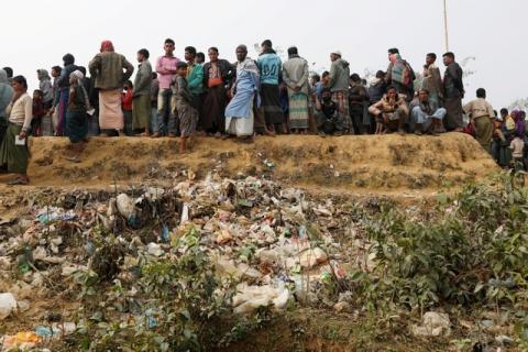 Rohingya refugees line up for daily essentials distribution at Balukhali camp, near Cox's Bazar, Bangladesh, January 15, 2018. PHOTO BY REUTERS/Tyrone Siu