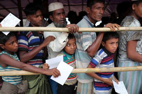 Rohingya refugees stand in a queue to collect meat from a relief distribution center in the Balukhali refugee camp in Cox's Bazar, Bangladesh, August 23, 2018. PHOTO BY REUTERS/Mohammad Ponir Hossain