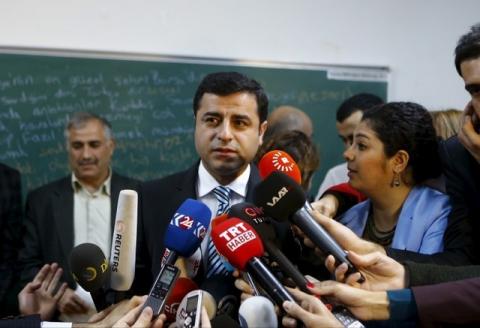 Selahattin Demirtas, co-chairman of the pro-Kurdish Peoples' Democratic Party (HDP), talks to the media before casting his ballot at a polling station during a general election in Istanbul, Turkey, November 1, 2015. PHOTO BY REUTERS/Osman Orsalâ