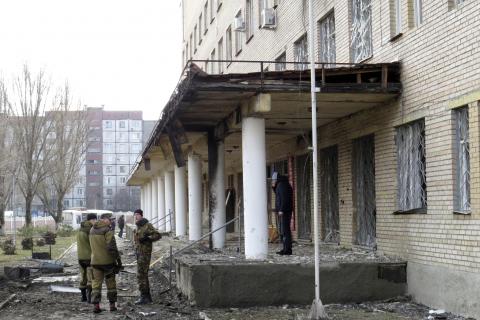 Members of the armed forces of the separatist self-proclaimed Donetsk People's Republic gather outside a hospital, which according to locals was damaged by shelling, in Donetsk February 4, 2015. PHOTO BY REUTERS/Maxim Sergeev