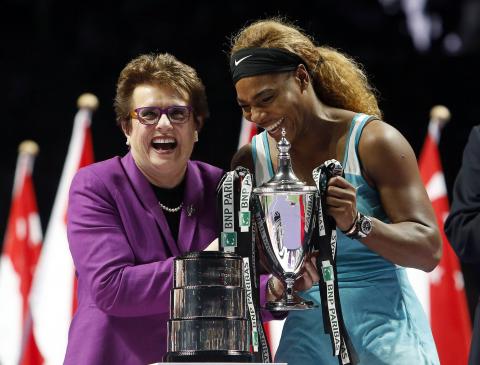 Tennis legend Billie Jean King presents Serena Williams of the U.S. with the trophy after Williams defeated Simona Halep of Romania in the women's singles final tennis match of the WTA Finals at the Singapore Indoor Stadium, October 26, 2014. PHOTO BY REUTERS/Edgar Su