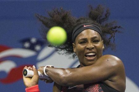 Serena Williams of the U.S. hits a return to compatriot Bethanie Mattek-Sands during their third round match at the U.S. Open Championships tennis tournament in New York, September 4, 2015. PHOTO BY REUTERS/Adrees Latif