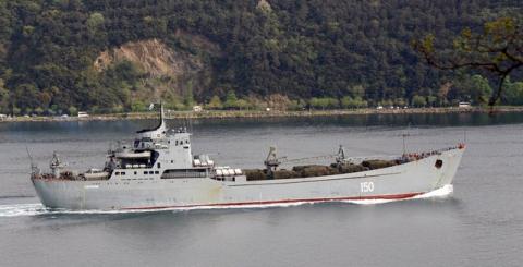 The Russian Navy's landing ship Saratov sails in the Bosphorus, on its way to the Mediterranean Sea, in Istanbul, Turkey April 14, 2016. PHOTO BY REUTERS/Yoruk Isik